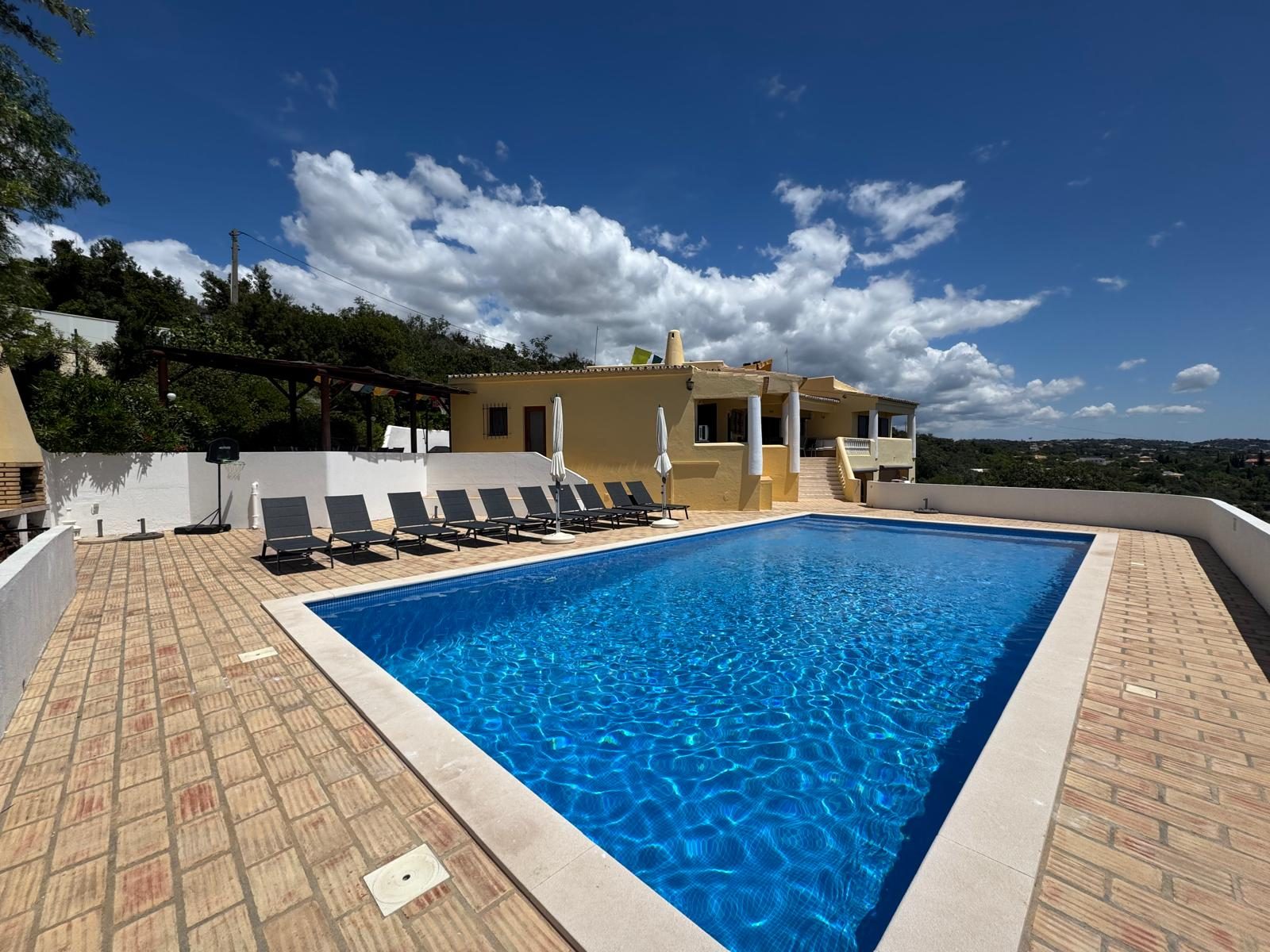 Casa das Rochas pool, wide view