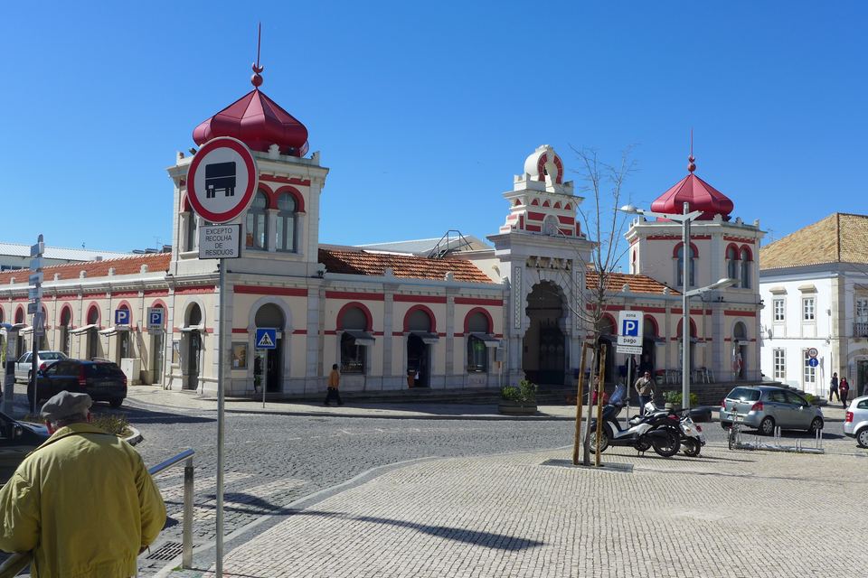 Mercado Municipal de Loulé, mercado coberto perto da Casa das Rochas